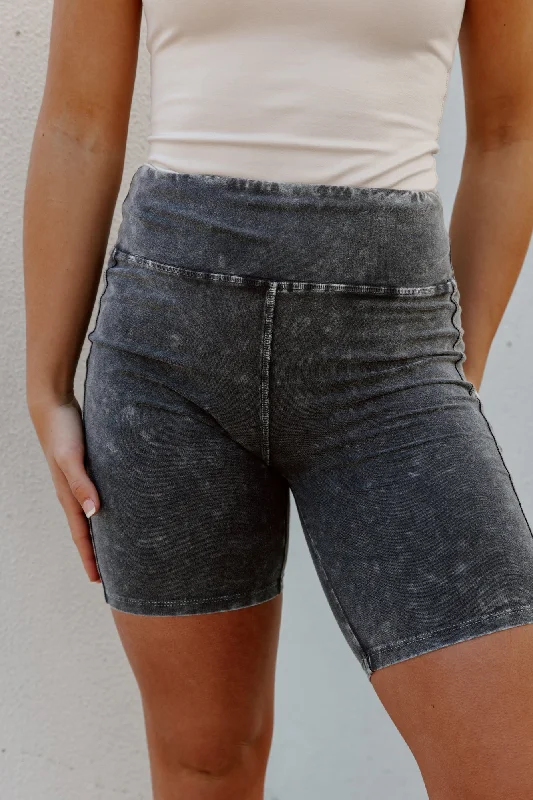 TO THE DIAMOND BIKER SHORTS IN CHARCOAL